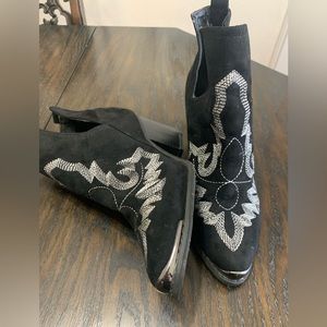 MiMi Black Short Cowboy Boots